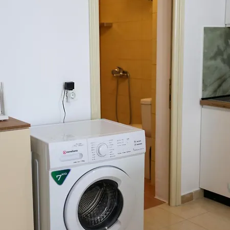 A Parti Apartments Appartamento Golem (Tirana)